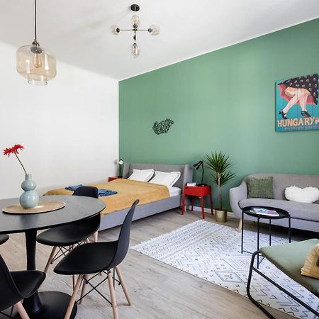 Stylish And Colourful Apartment In The City Centre Budapest Exterior photo