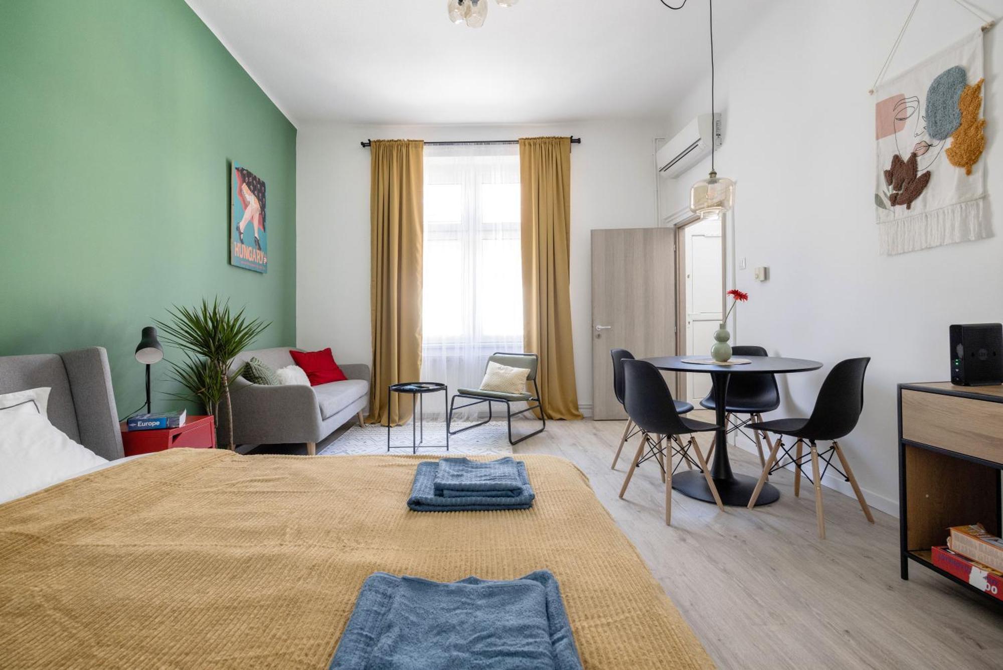 Stylish And Colourful Apartment In The City Centre Budapest Exterior photo